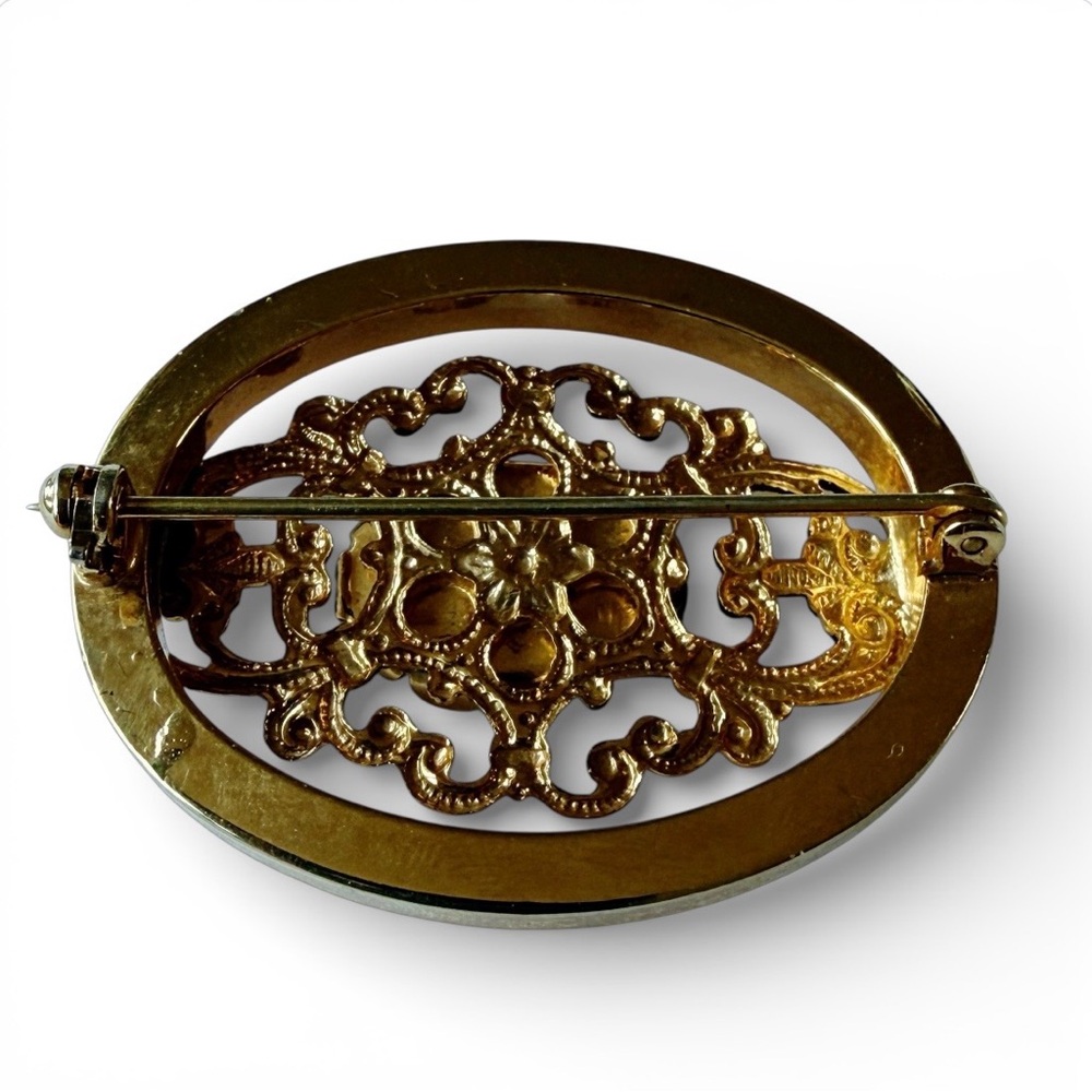 Vintage Gold Tone Filigree Brooch, Jade-like Green Cabochon, Mid‑Century Pin - Picture 5 of 11